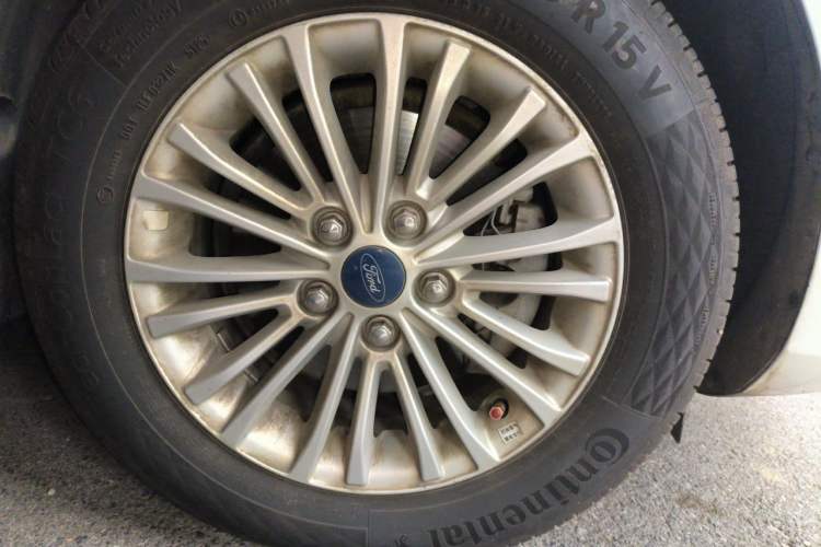 Used Ford Escort 2017 Revised Version 1.5L Automatic Comfort Edition Right Front Wheel Hub