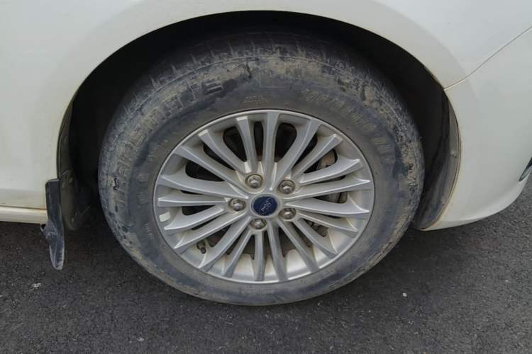 Used Ford Escort 2017 1.5L Automatic Comfort Model Right Front Wheel Hub