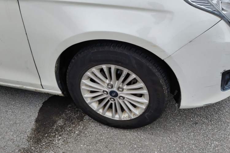Used Ford Escort 2017 1.5L Manual Comfort Model Right Front Wheel Hub