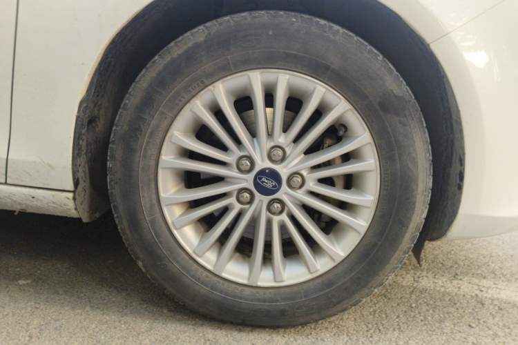 Used Ford Escort 2017 1.5L Manual Comfort Model Right Front Wheel Hub