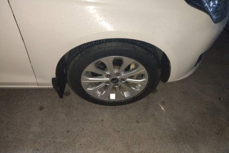 Used Ford Escort 2017 Happiness Edition 1.5L Automatic Fashion Version Right Front Wheel Hub