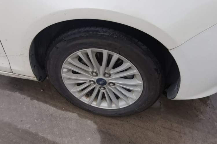 Used Ford Escort 2017 1.5L Manual Comfort Model Right Front Wheel Hub