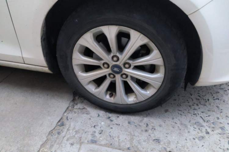 Used Ford Escort 2017 Happiness Edition 1.5L Automatic Fashion Version Right Front Wheel Hub