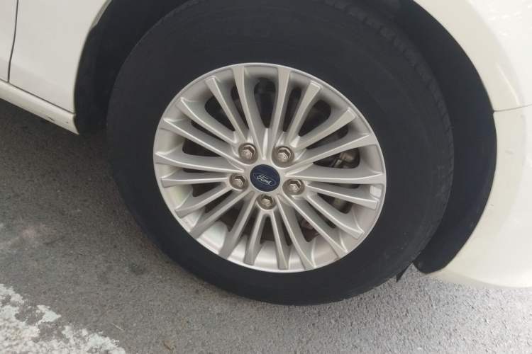 Used Ford Escort 2017 Revised Version 1.5L Manual Comfort Edition Right Front Wheel Hub