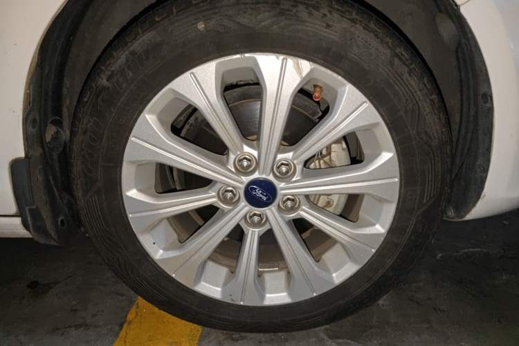Used Ford Escort 2017 Happiness Edition 1.5L Automatic Fashion Version Right Front Wheel Hub