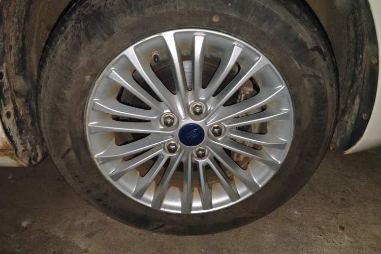 Used Ford Escort 2017 Revised Version 1.5L Automatic Comfort Edition Right Front Wheel Hub