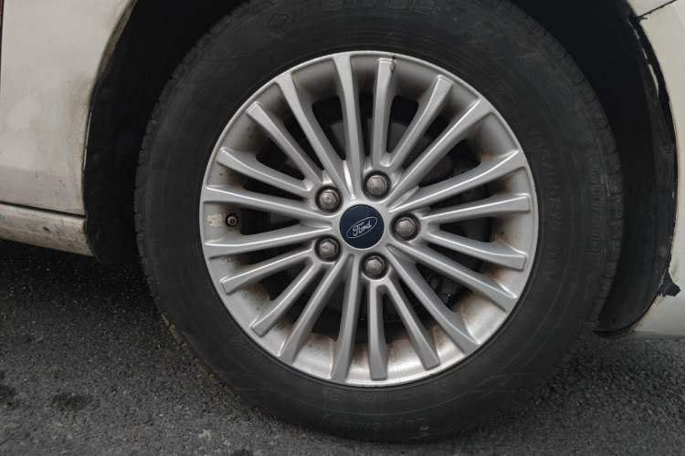 Used Ford Escort 2017 1.5L Automatic Comfort Model Right Front Wheel Hub