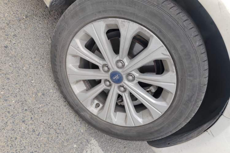 Used Ford Escort 2017 Happiness Edition 1.5L Automatic Fashion Version Right Front Wheel Hub