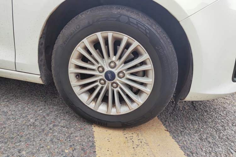 Used Ford Escort 2017 Revised Version 1.5L Manual Comfort Edition Right Front Wheel Hub