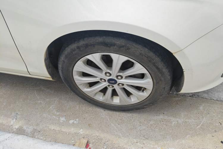 Used Ford Escort 2017 Happiness Edition 1.5L Automatic Fashion Version Right Front Wheel Hub