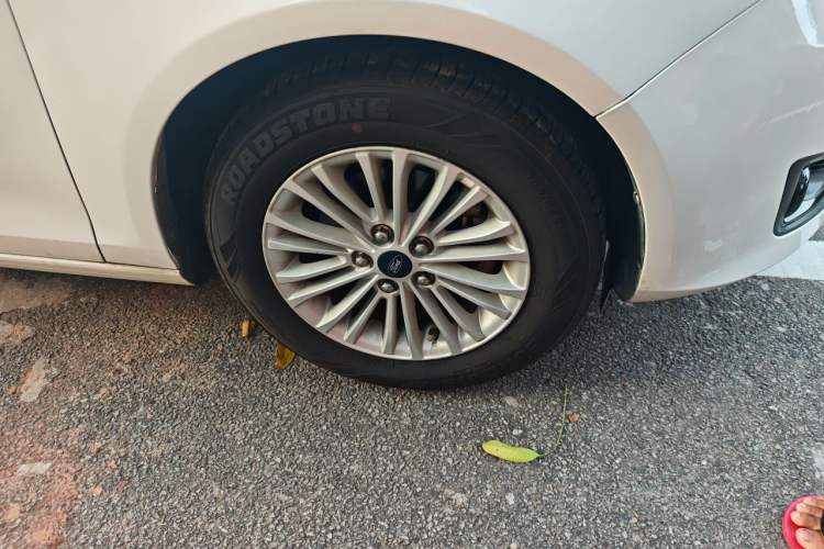 Used Ford Escort 2017 1.5L Automatic Comfort Model Right Front Wheel Hub