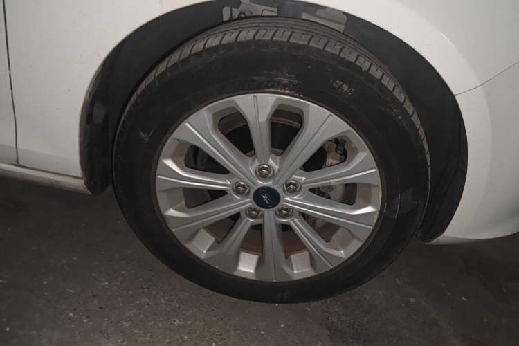 Used Ford Escort 2017 Happiness Edition 1.5L Automatic Fashion Version Right Front Wheel Hub
