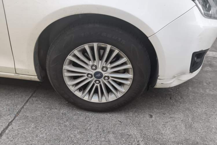 Used Ford Escort 2017 1.5L Manual Comfort Model Right Front Wheel Hub