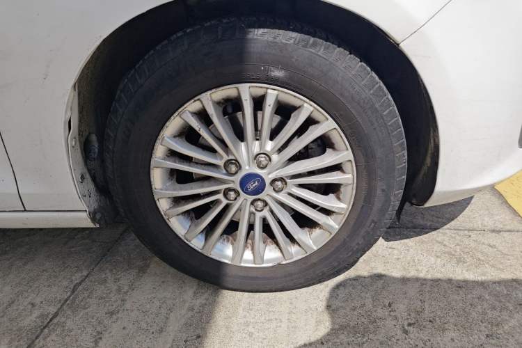 Used Ford Escort 2017 Revised Version 1.5L Automatic Comfort Edition Right Front Wheel Hub