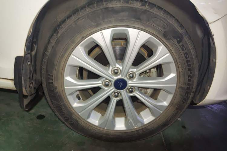 Used Ford Escort 2017 Happiness Edition 1.5L Automatic Fashion Version Right Front Wheel Hub