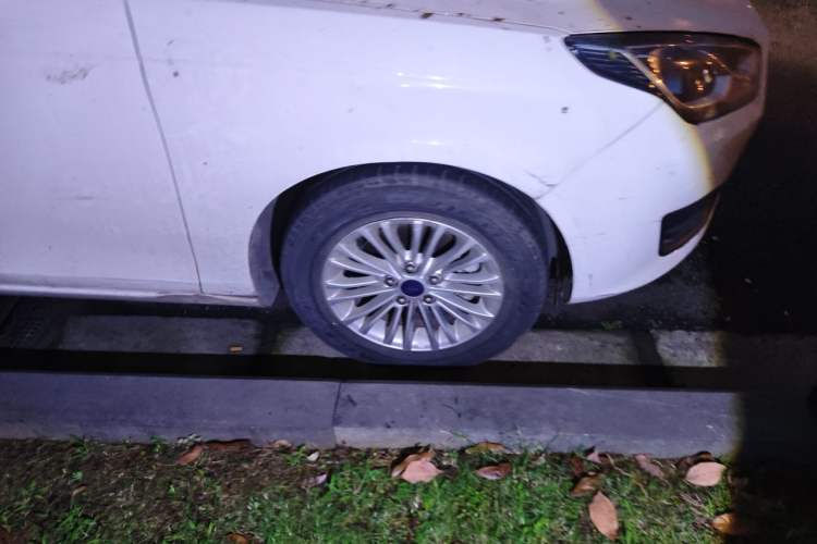 Used Ford Escort 2017 1.5L Manual Comfort Model Right Front Wheel Hub