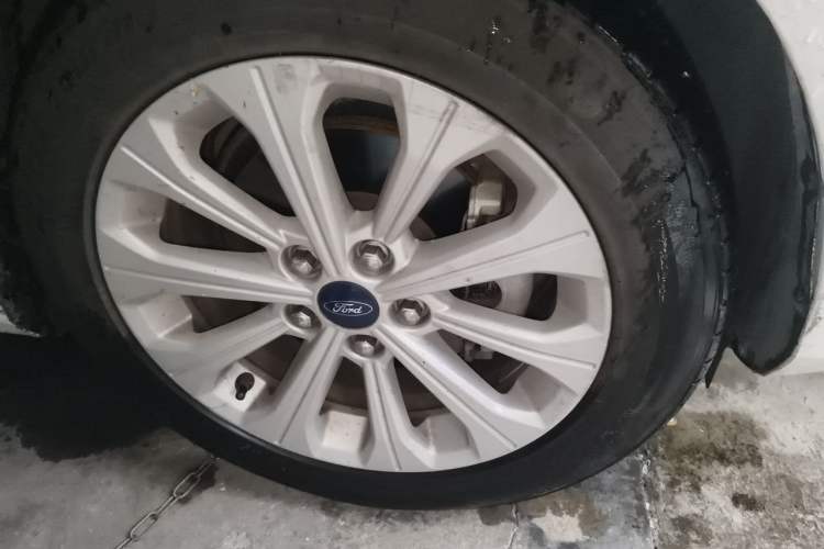 Used Ford Escort 2017 Happiness Edition 1.5L Automatic Fashion Version Right Front Wheel Hub