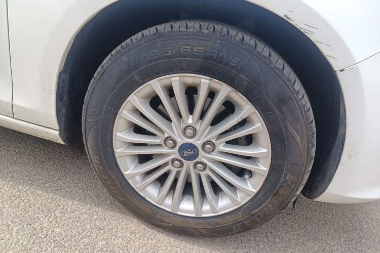 Used Ford Escort 2017 Revised Version 1.5L Automatic Comfort Edition Right Front Wheel Hub
