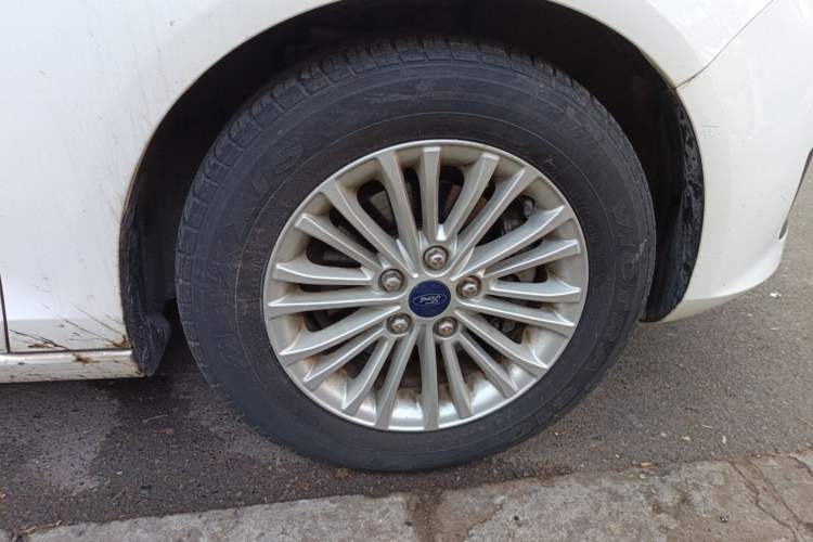 Used Ford Escort 2017 Revised Version 1.5L Automatic Comfort Edition Right Front Wheel Hub