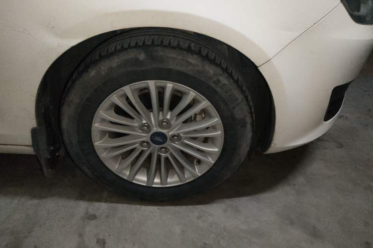 Used Ford Escort 2017 Revised Version 1.5L Automatic Comfort Edition Right Front Wheel Hub
