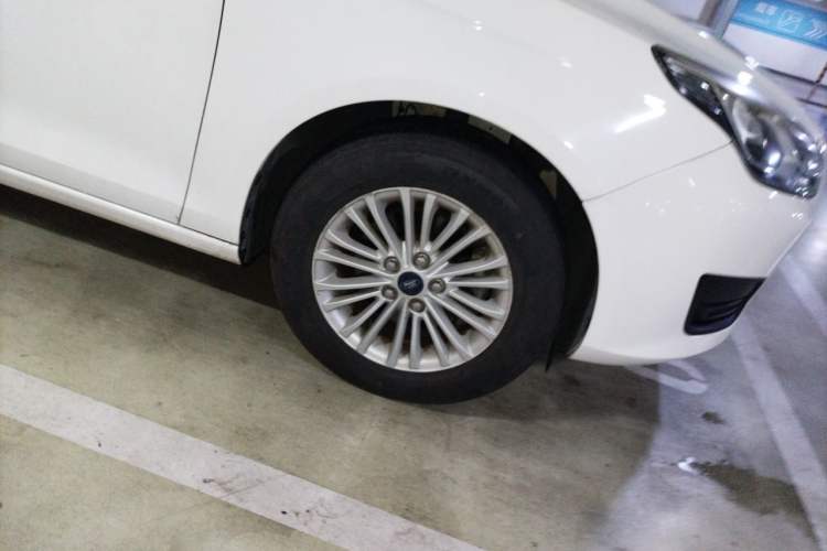 Used Ford Escort 2017 Revised Version 1.5L Automatic Comfort Edition Right Front Wheel Hub