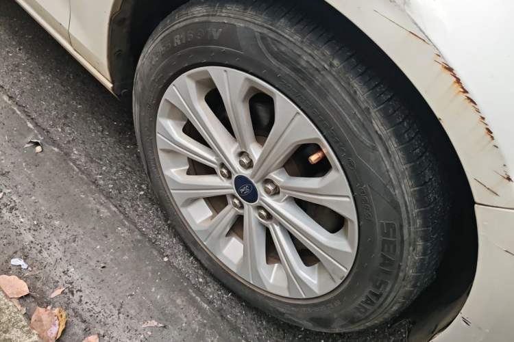 Used Ford Escort 2017 Happiness Edition 1.5L Automatic Fashion Version Right Front Wheel Hub