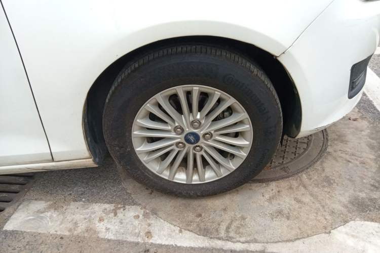 Used Ford Escort 2017 1.5L Automatic Comfort Model Right Front Wheel Hub