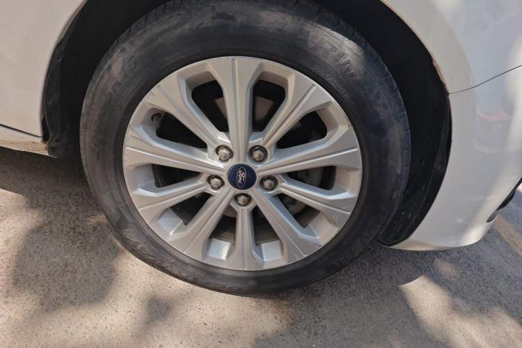 Used Ford Escort 2017 Happiness Edition 1.5L Automatic Fashion Version Right Front Wheel Hub