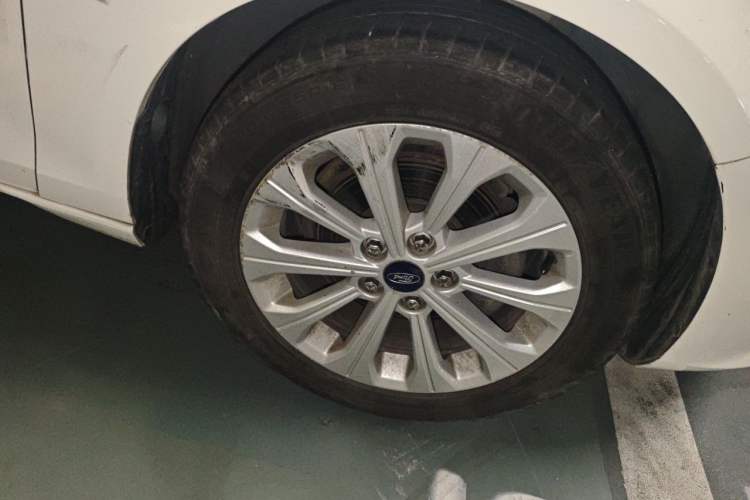 Used Ford Escort 2017 Happiness Edition 1.5L Automatic Fashion Version Right Front Wheel Hub