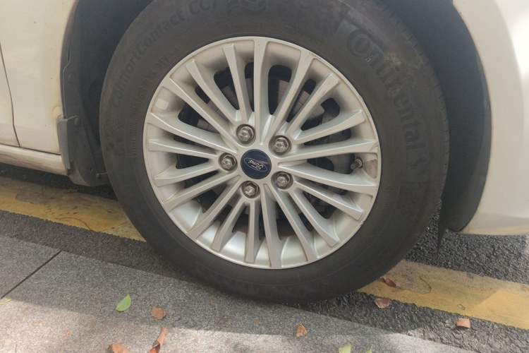 Used Ford Escort 2017 1.5L Automatic Comfort Model Right Front Wheel Hub