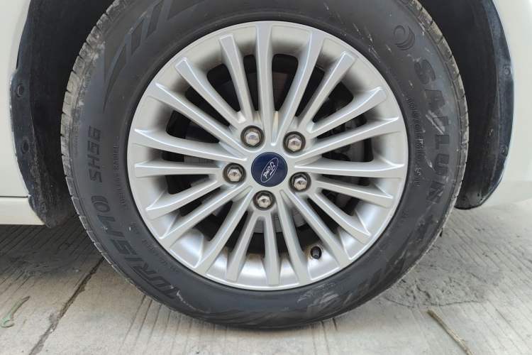 Used Ford Escort 2017 Revised Version 1.5L Automatic Comfort Edition Right Front Wheel Hub