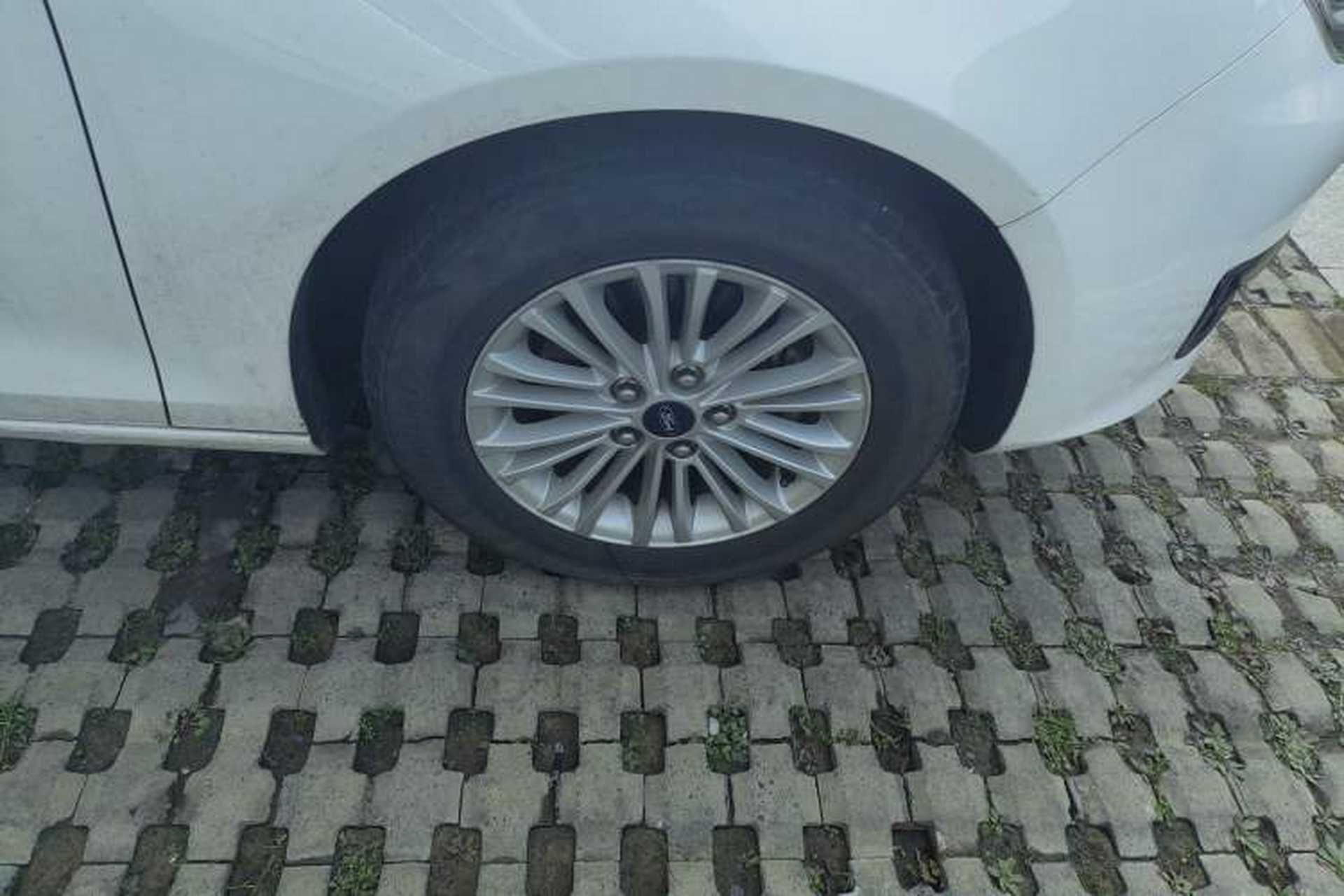 Used Ford Escort 2017 1.5L Automatic Comfort Model Right Front Wheel Hub