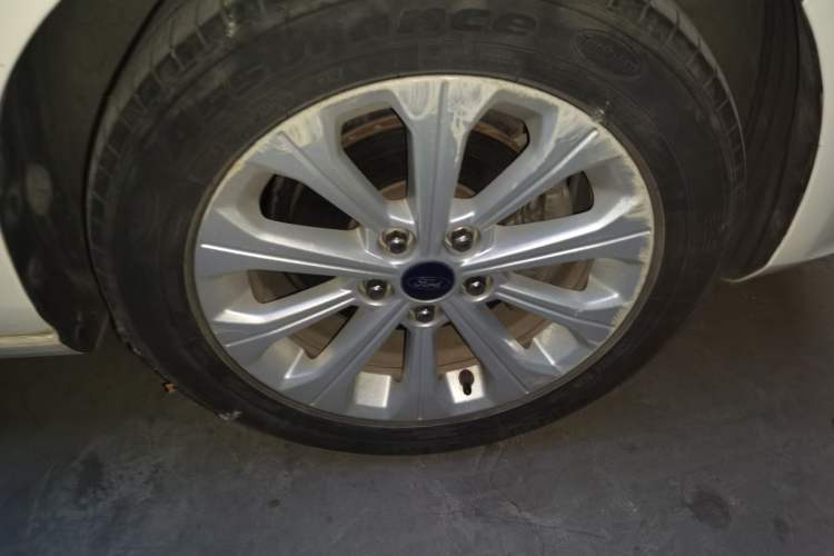 Used Ford Escort 2017 Happiness Edition 1.5L Automatic Fashion Version Right Front Wheel Hub