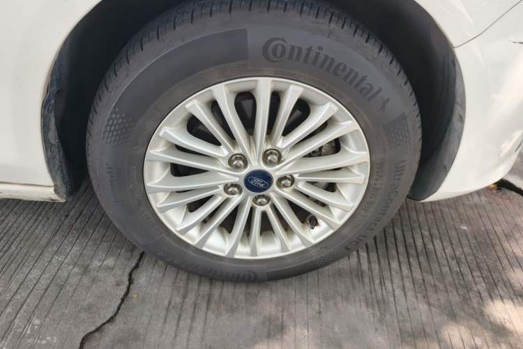 Used Ford Escort 2017 Revised Version 1.5L Automatic Comfort Edition Right Front Wheel Hub