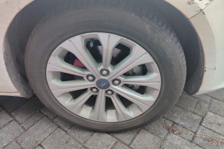 Used Ford Escort 2017 Happiness Edition 1.5L Automatic Fashion Version Right Front Wheel Hub