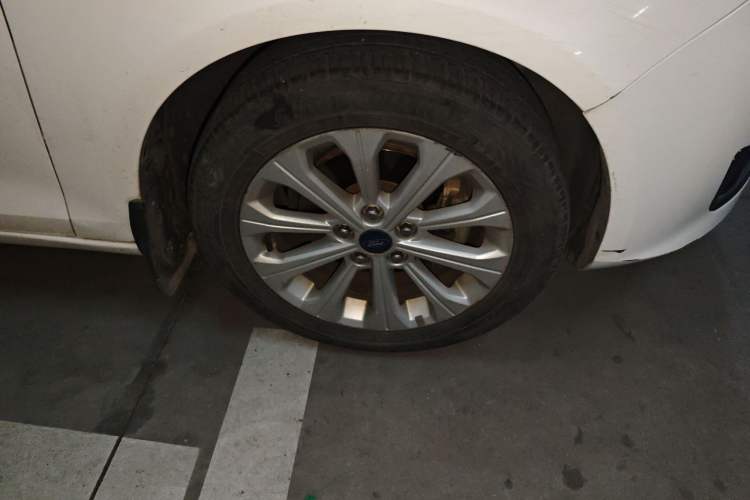 Used Ford Escort 2017 Happiness Edition 1.5L Automatic Fashion Version Right Front Wheel Hub