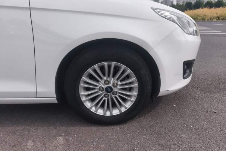 Used Ford Escort 2017 1.5L Automatic Comfort Model Right Front Wheel Hub
