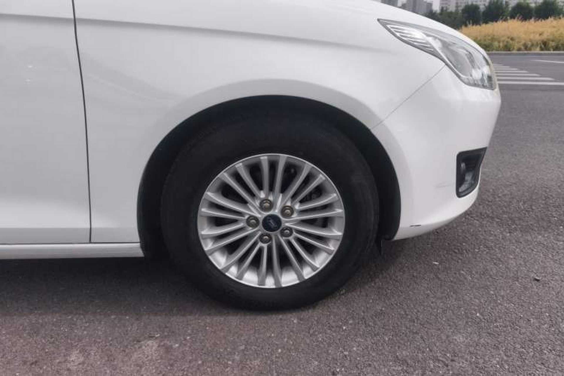 Used Ford Escort 2017 1.5L Automatic Comfort Model Right Front Wheel Hub