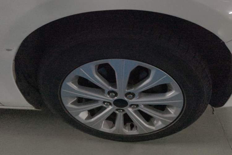 Used Ford Escort 2017 Happiness Edition 1.5L Automatic Fashion Version Right Front Wheel Hub