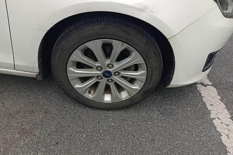 Used Ford Escort 2017 Happiness Edition 1.5L Automatic Fashion Version Right Front Wheel Hub