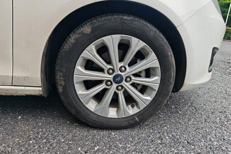 Used Ford Escort 2017 Happiness Edition 1.5L Automatic Fashion Version Right Front Wheel Hub