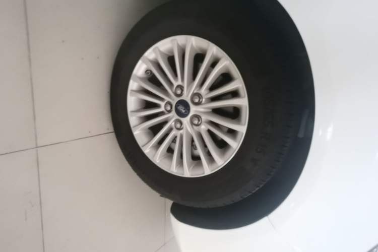 Used Ford Escort 2017 Revised Version 1.5L Automatic Comfort Edition Right Front Wheel Hub