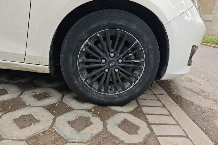 Used Ford Escort 2017 1.5L Automatic Comfort Model Right Front Wheel Hub