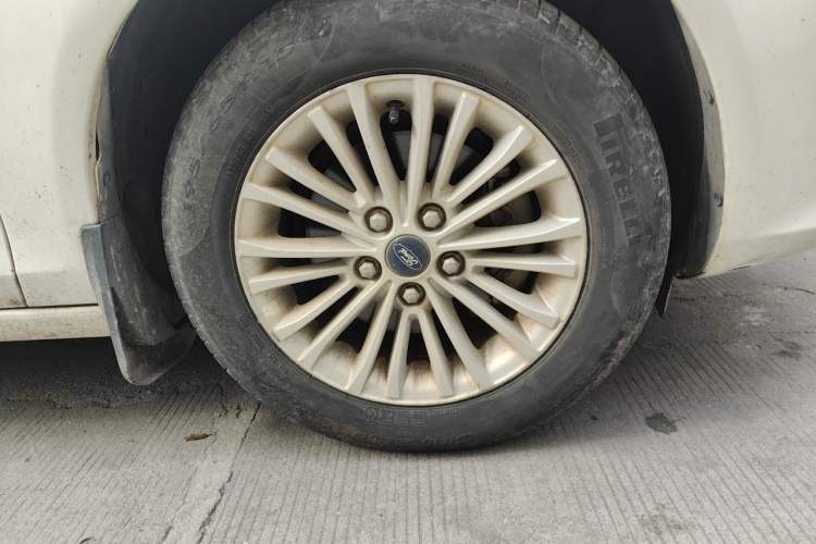 Used Ford Escort 2017 1.5L Automatic Comfort Model Right Front Wheel Hub