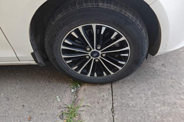Used Ford Escort 2017 1.5L Automatic Comfort Model Right Front Wheel Hub