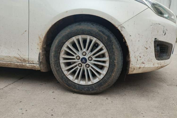 Used Ford Escort 2017 1.5L Manual Comfort Model Right Front Wheel Hub