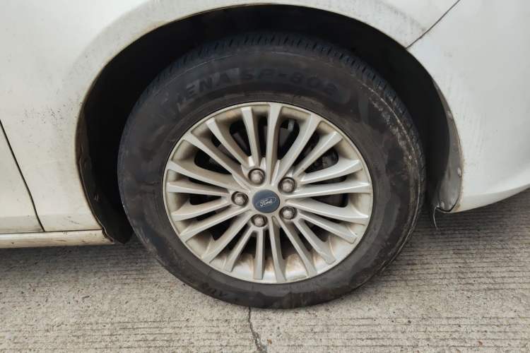 Used Ford Escort 2017 1.5L Manual Comfort Model Right Front Wheel Hub