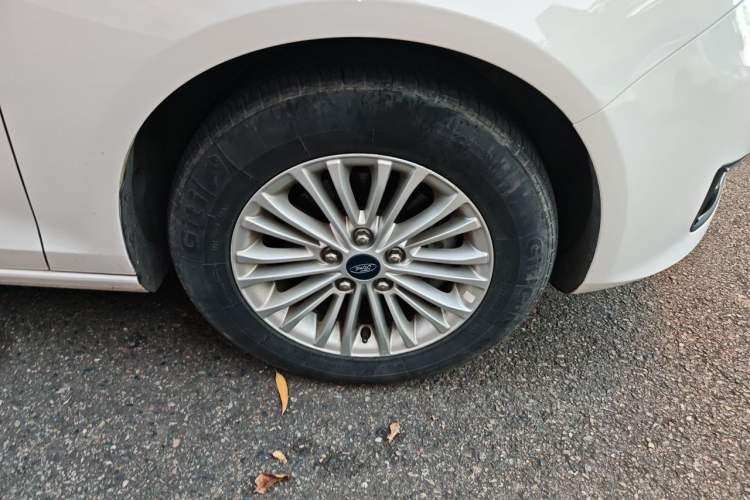 Used Ford Escort 2017 1.5L Automatic Comfort Model Right Front Wheel Hub