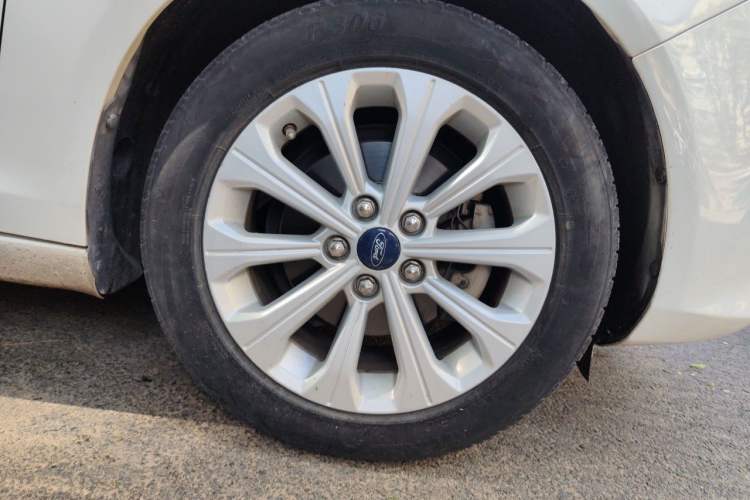 Used Ford Escort 2017 Happiness Edition 1.5L Automatic Fashion Version Right Front Wheel Hub