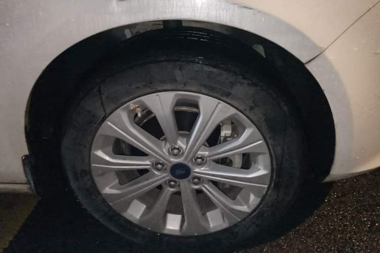 Used Ford Escort 2017 Happiness Edition 1.5L Automatic Fashion Version Right Front Wheel Hub